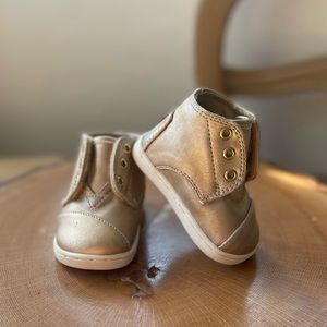 Baby TOMS boots